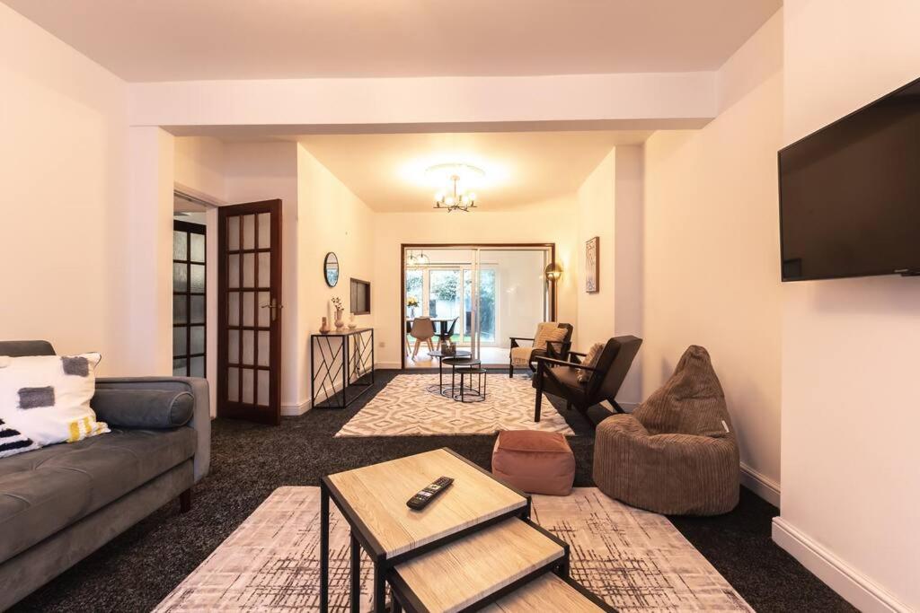 Morganite - 3 Bedroom House London