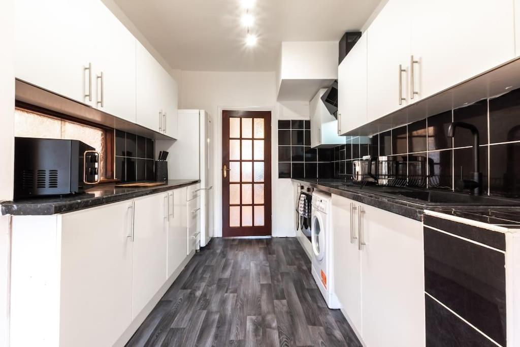 Morganite - 3 Bedroom House Holiday home London