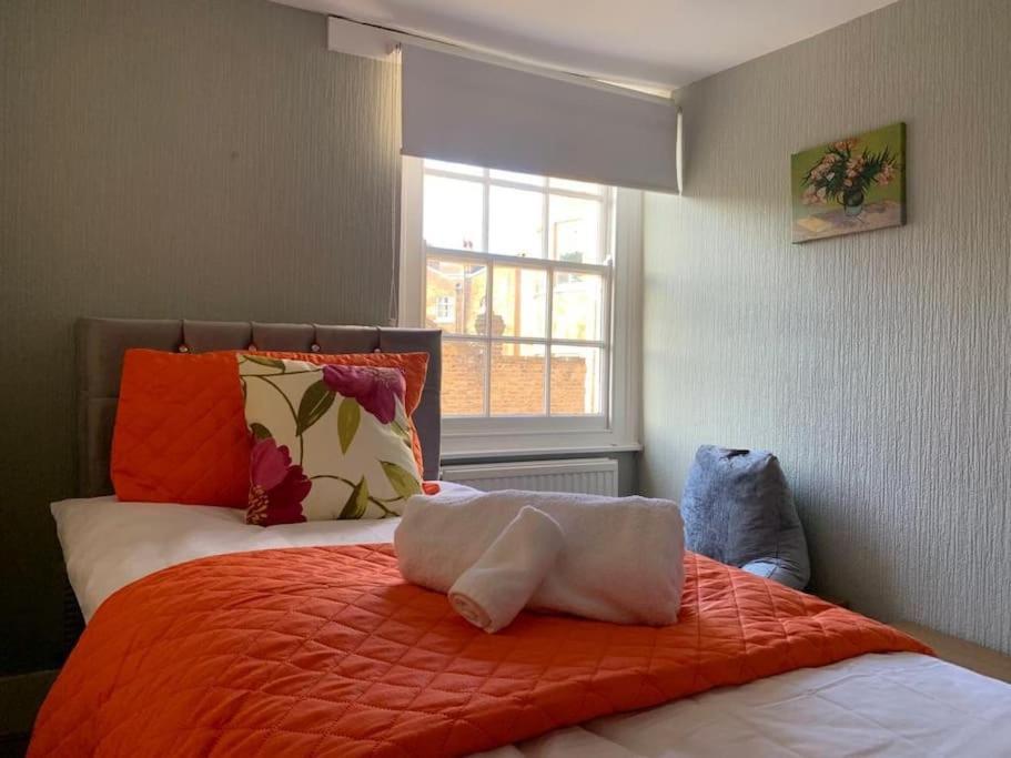 A Stunning 3 Bedroom House Holiday home London