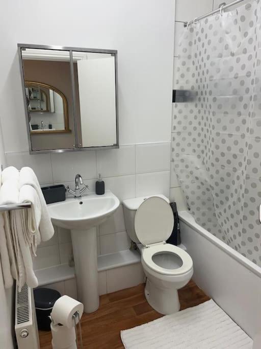 2 Bed Flat In Canning Town London