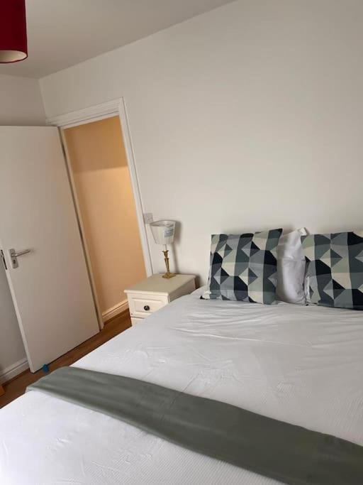 2 Bed Flat In Canning Town Apartment London