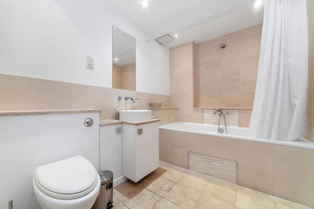Top Floor Penthouse Flat With Amazing City View * Londen