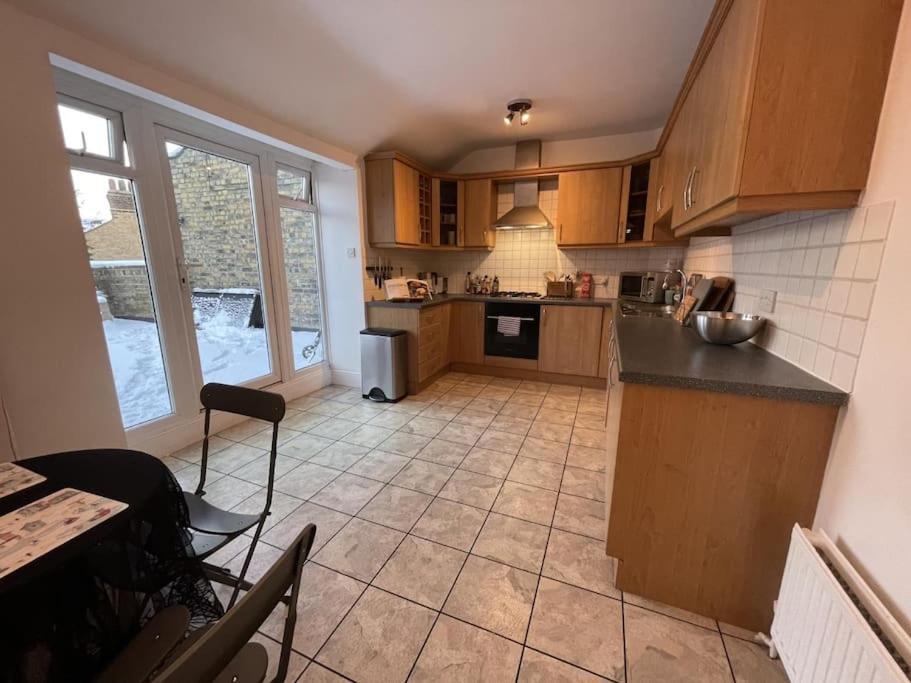 Apartment Spacious Two Bedroom Flat In Prestigious Highgate. London