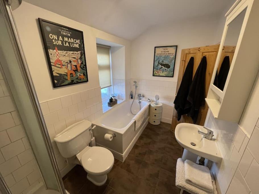 Spacious Two Bedroom Flat In Prestigious Highgate. Apartment London