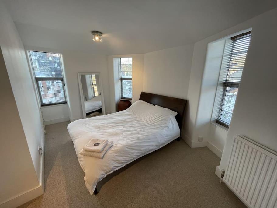 Apartment Spacious Two Bedroom Flat In Prestigious Highgate. London