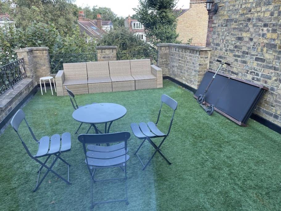 Apartment Spacious Two Bedroom Flat In Prestigious Highgate. London