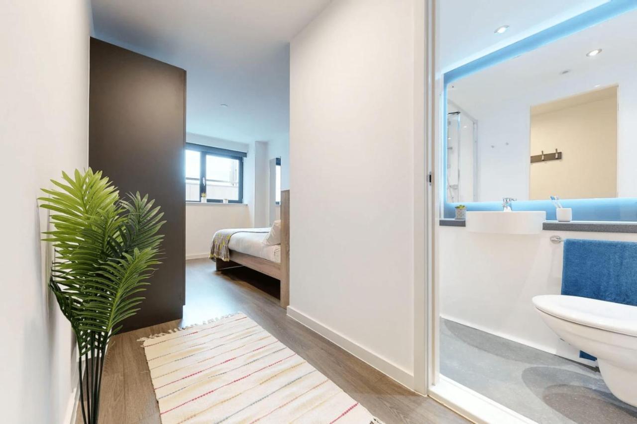 Private Bedrooms With Shared Kitchen, And At Canvas Wembley In Leilighet