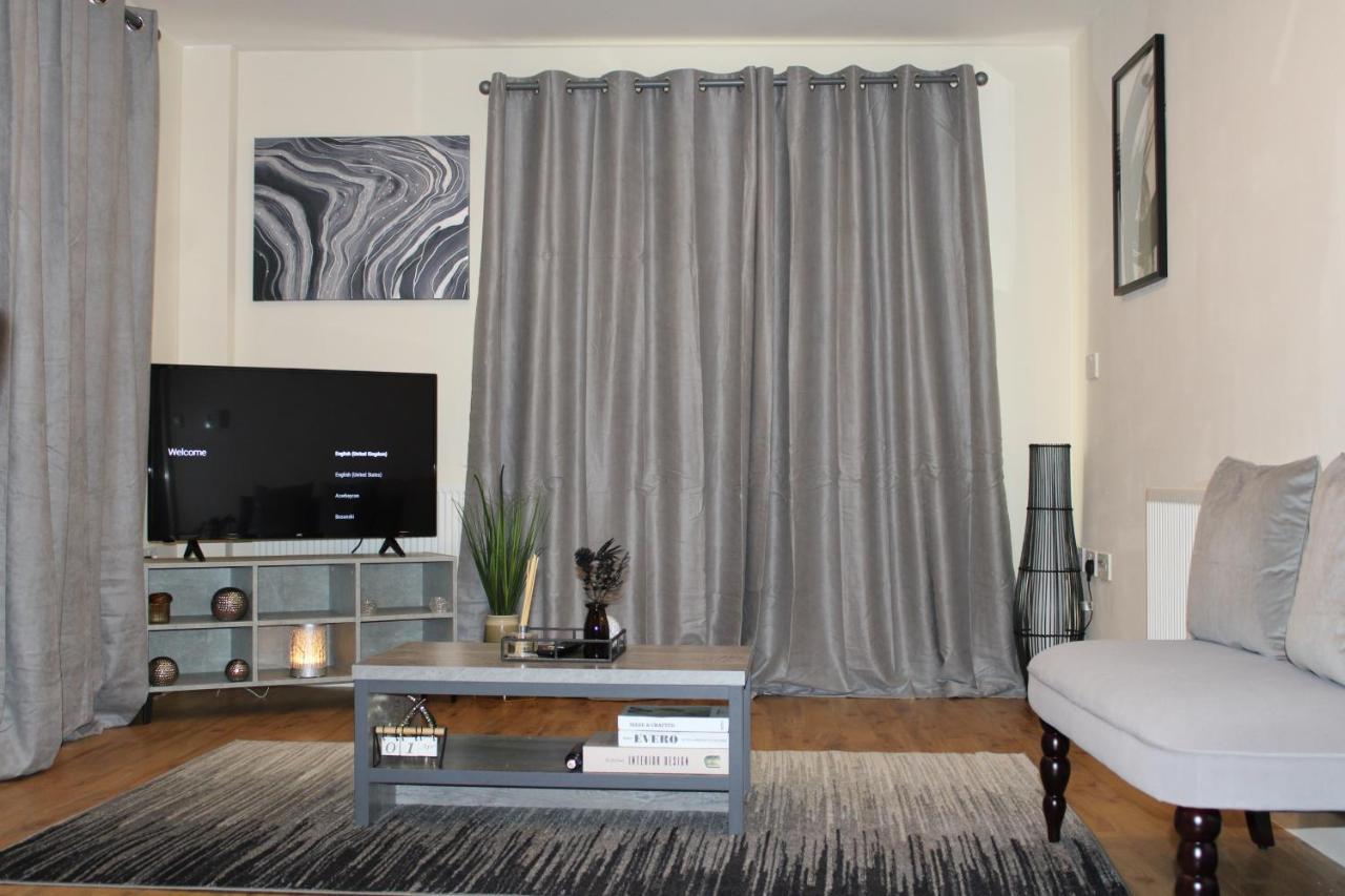 Glamorous Two Bed Flat *