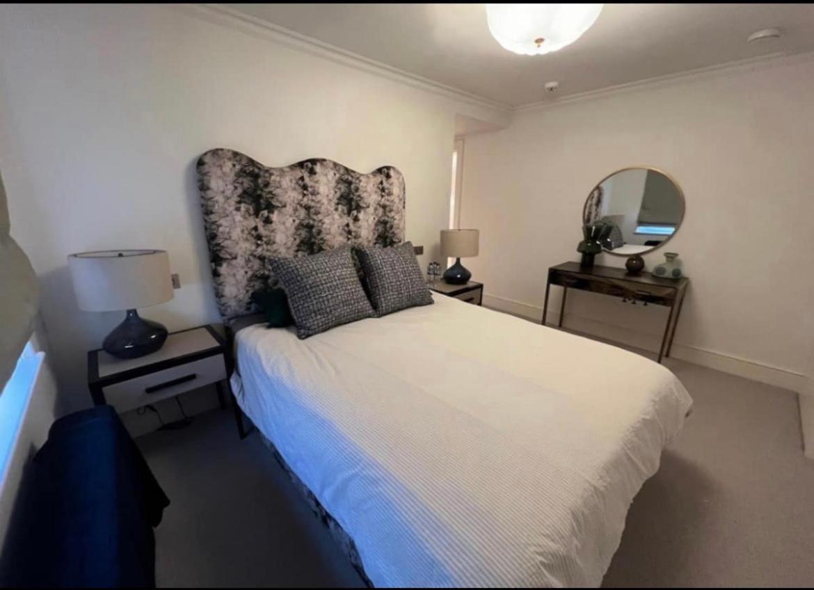 Duplex In Belgravia Apartment *