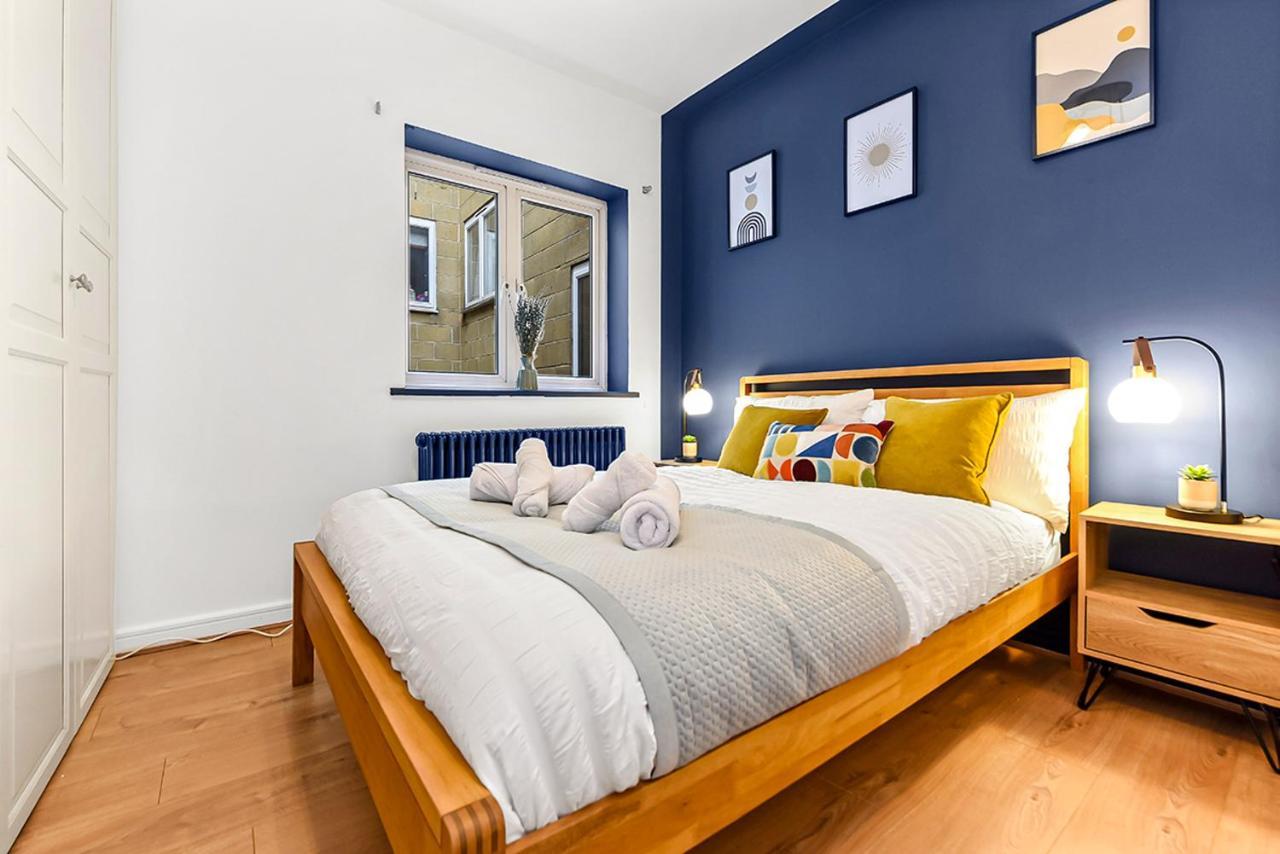 Spacious Contemporary 2 Bed Flat, London