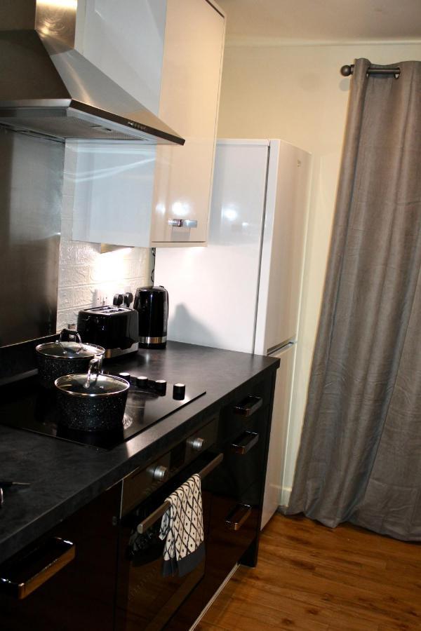 Apartment Glamorous Two Bed Flat London