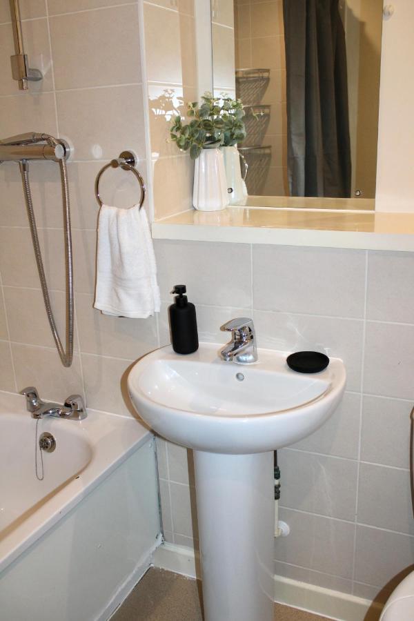 Glamorous Two Bed Flat * London