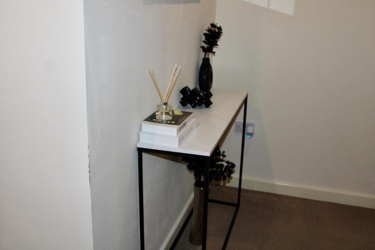 Glamorous Two Bed Flat * London