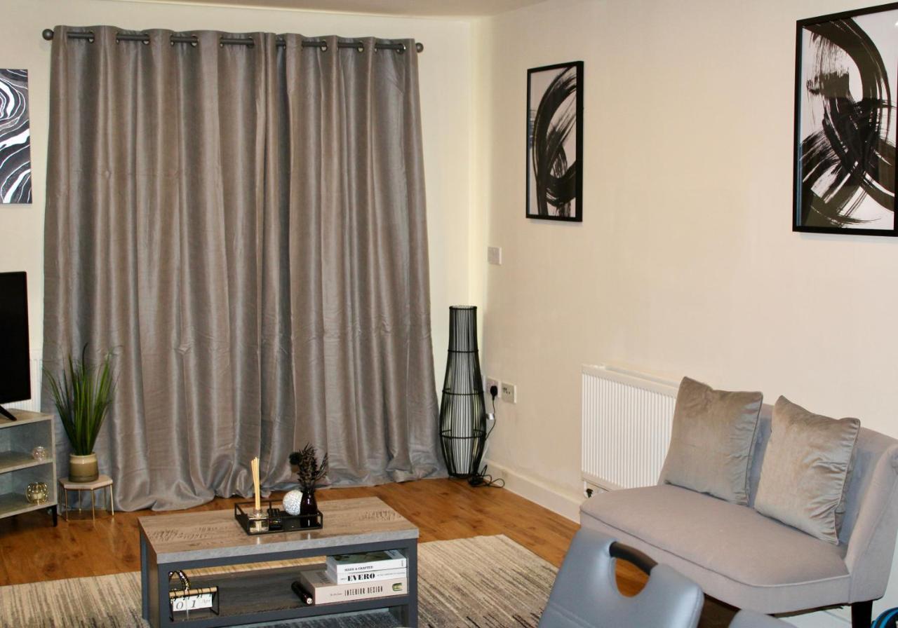 Glamorous Two Bed Flat Apartment *