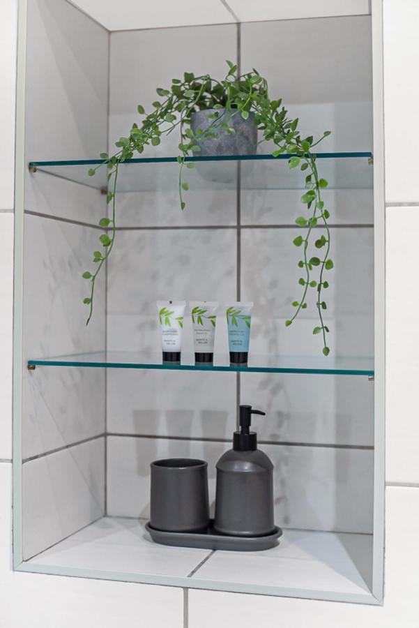 Spacious Contemporary 2 Bed Flat, Apartment