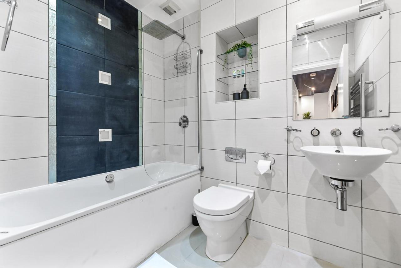 Spacious Contemporary 2 Bed Flat, Apartment