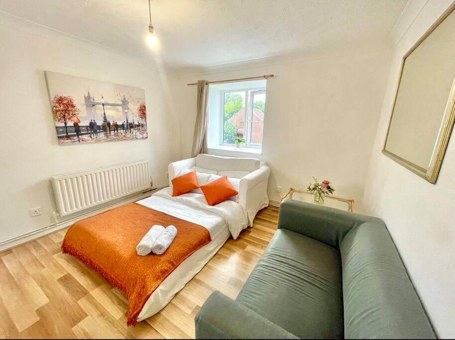 Privite 2 Bedrooms Flat Canada Water