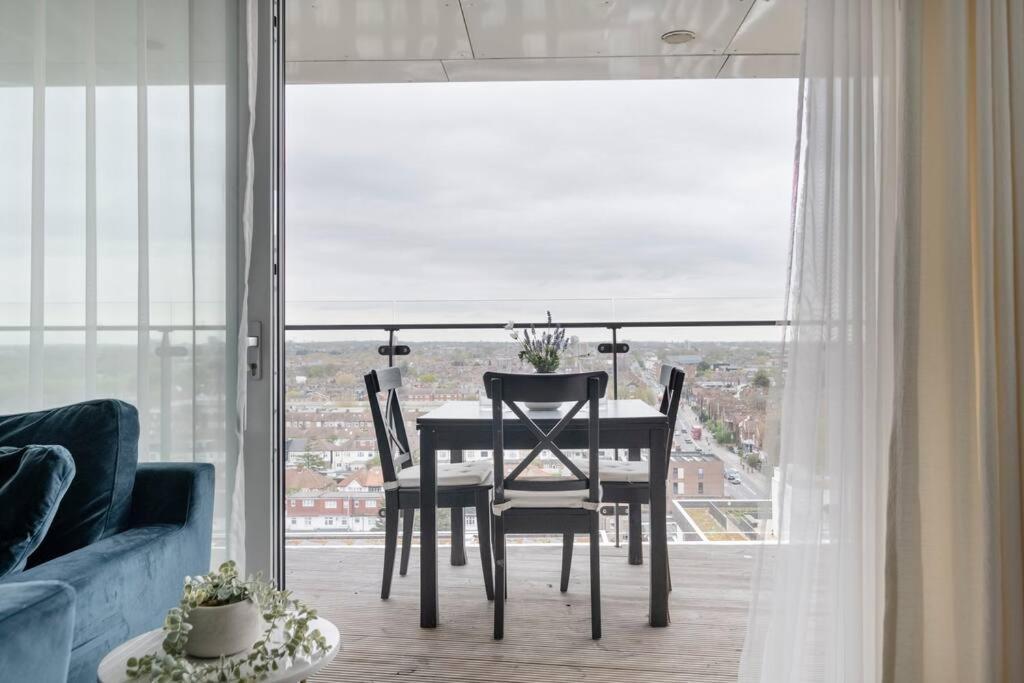 Lovely En-suite Flat With Balcony And Parking. Leilighet *