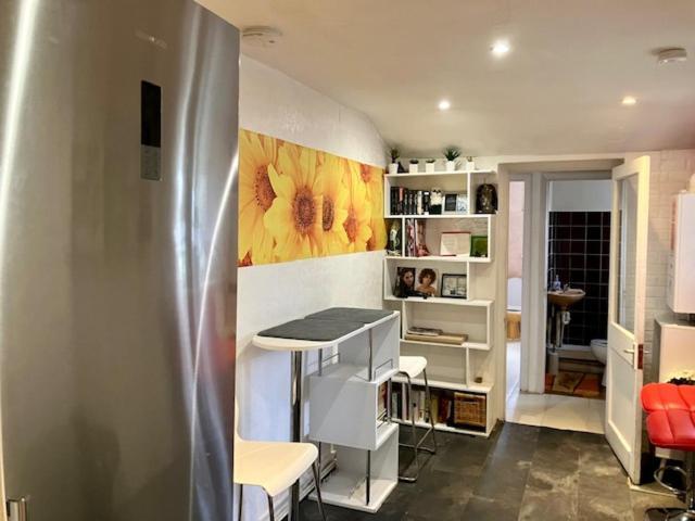 Comfy Rooms. Shared East Homestay. * Londen