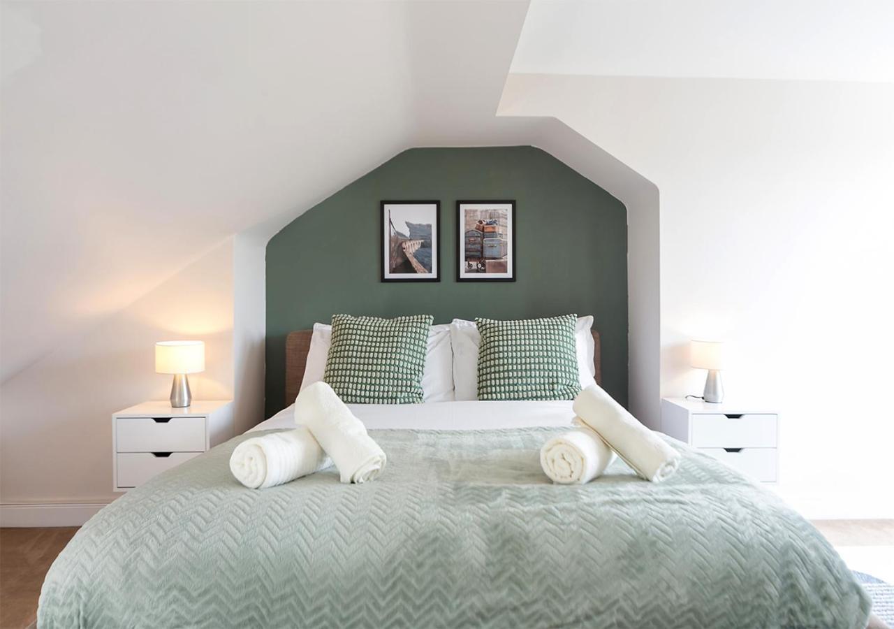 Luxury Chiswick 2 Bed Victorian Flat * London