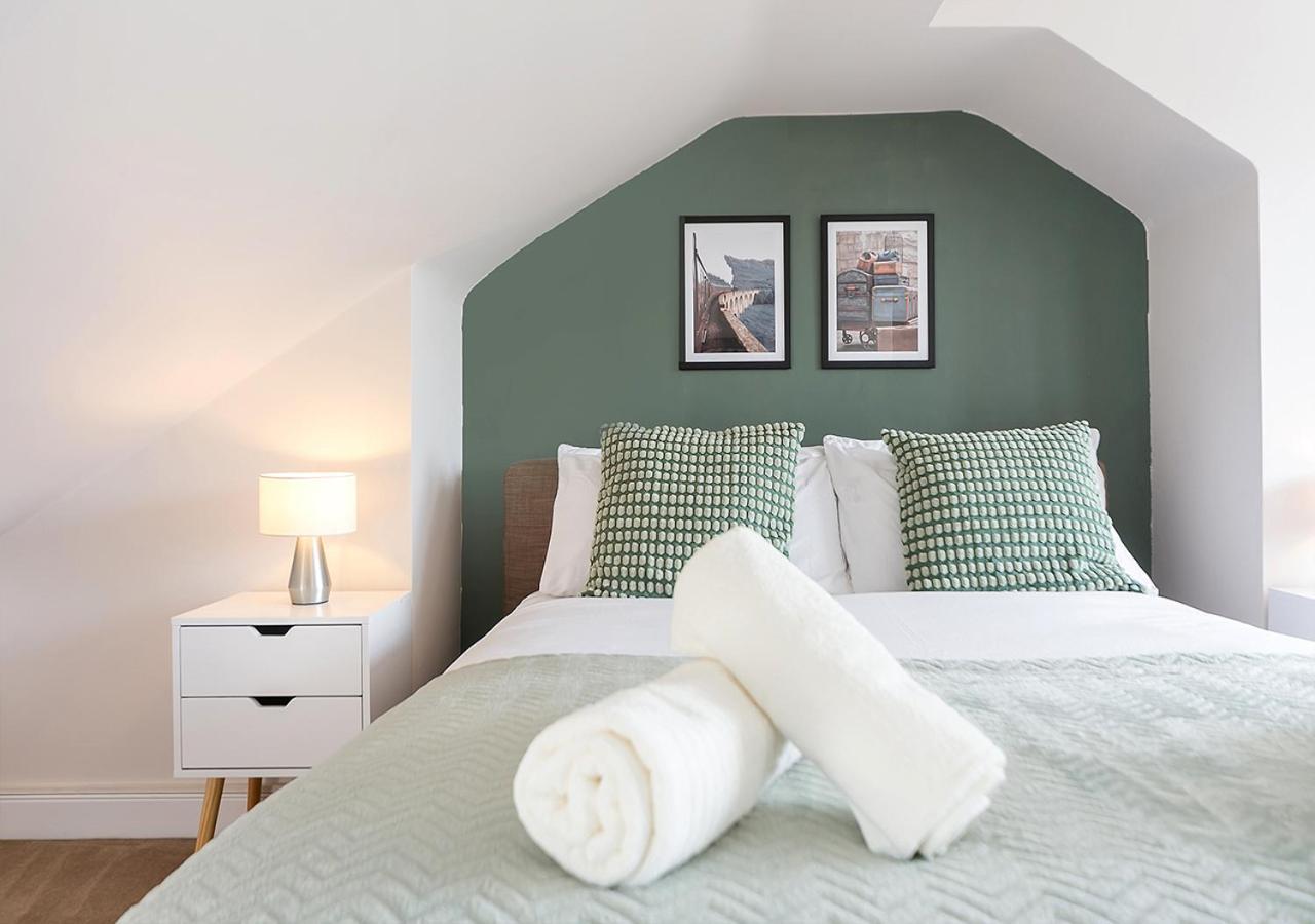 Luxury Chiswick 2 Bed Victorian Flat Apartment London