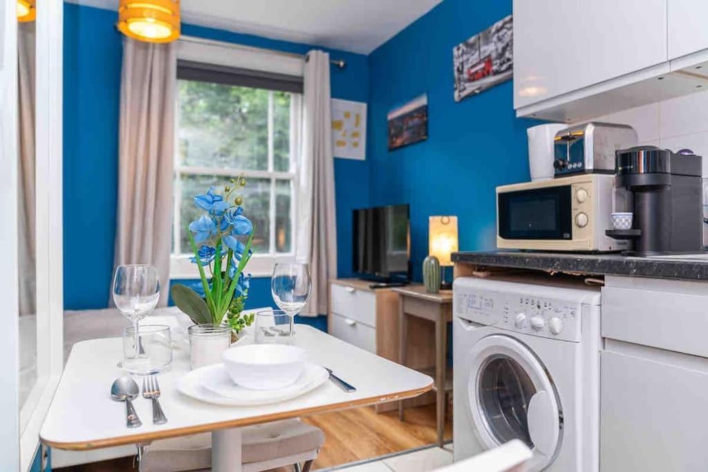 Hyde Park Studio 6 *