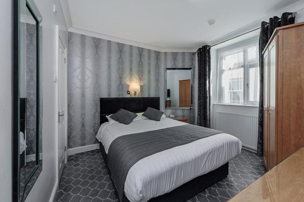 Mentone Hotel 3*