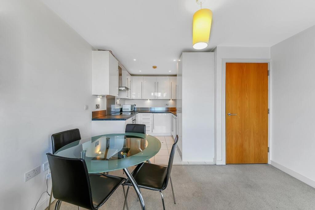 Apartment Cozycomfy Luxury London