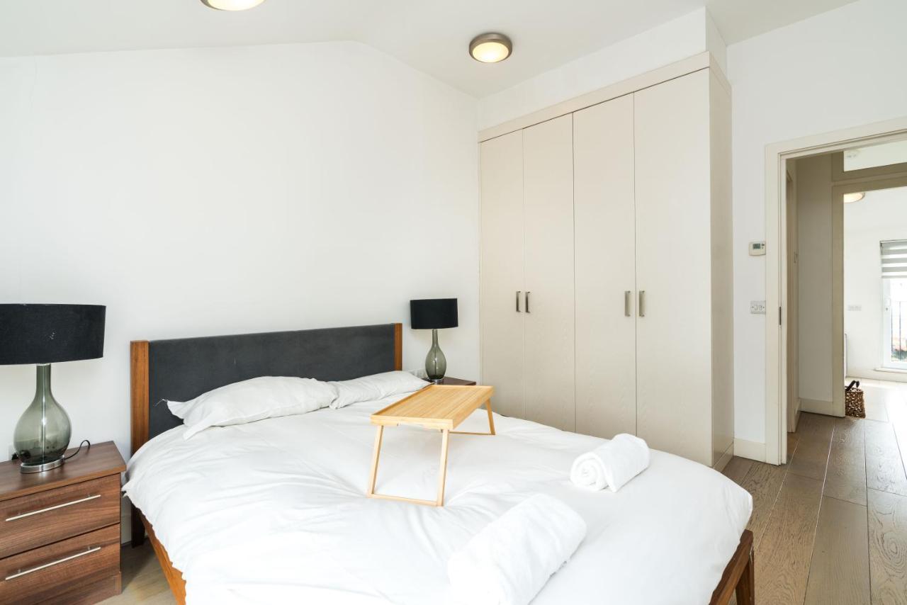 Cozy 2 Bedroom / Earls Court / Balcony Apartment *
