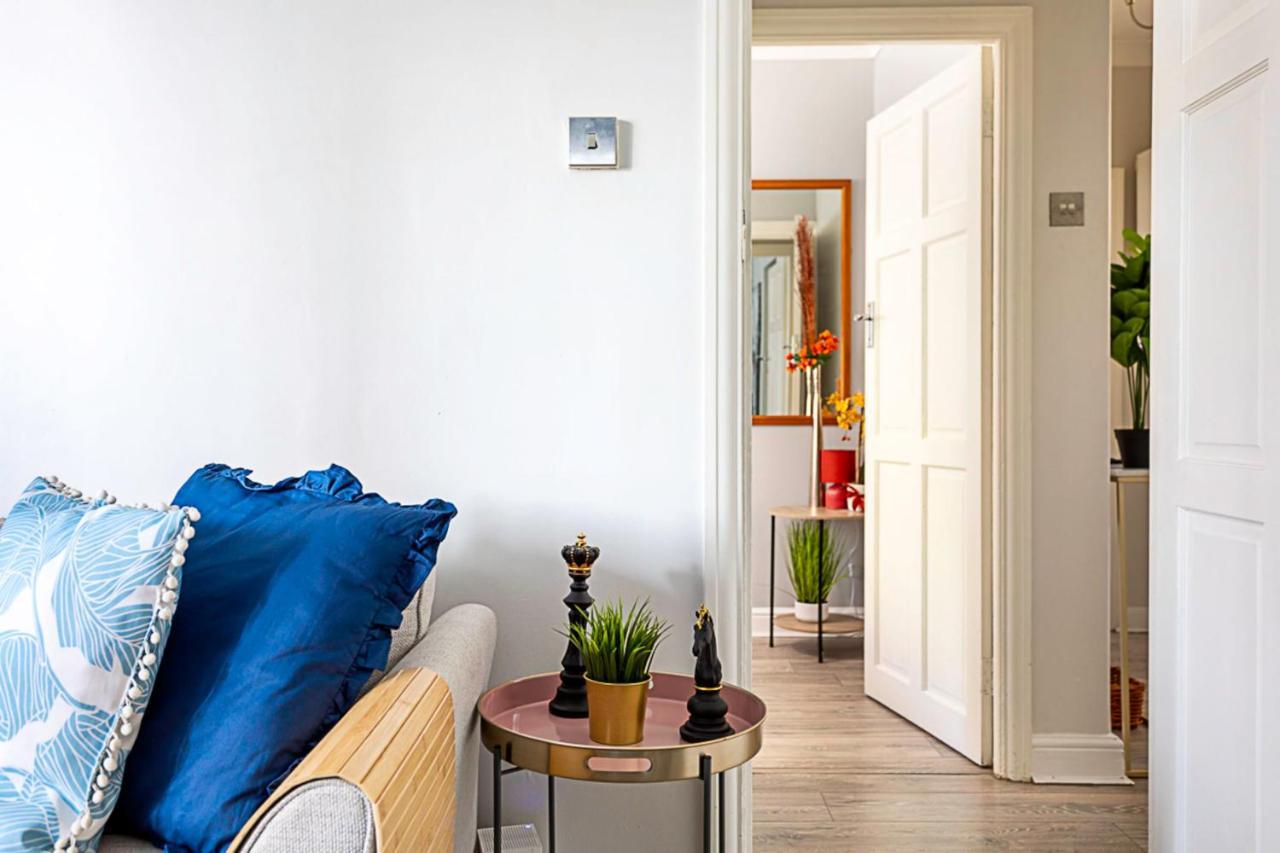 Chic High Spec Near Apartment London