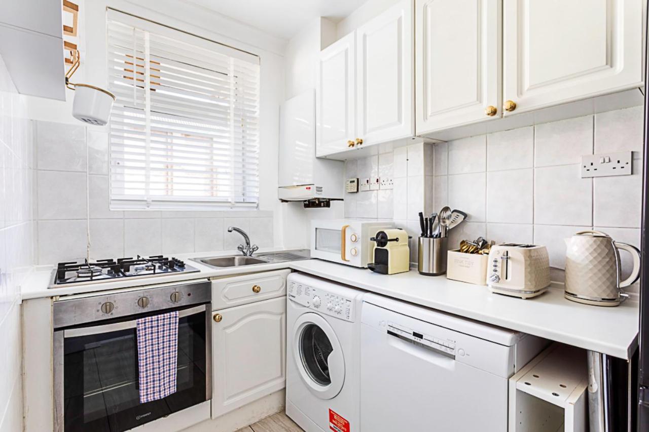 Chic High Spec Near * London
