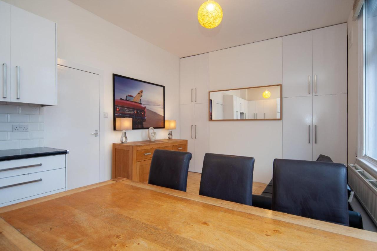Apartamento Comfortable 2 Bedroom In Tooting Londres
