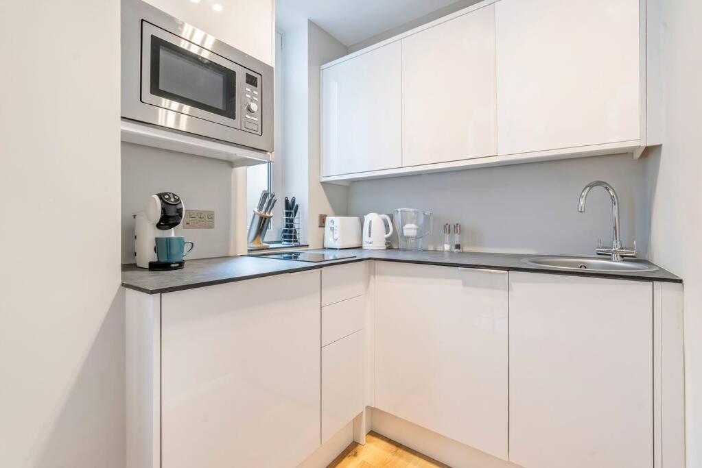Stylish In Chelsea Apartment London