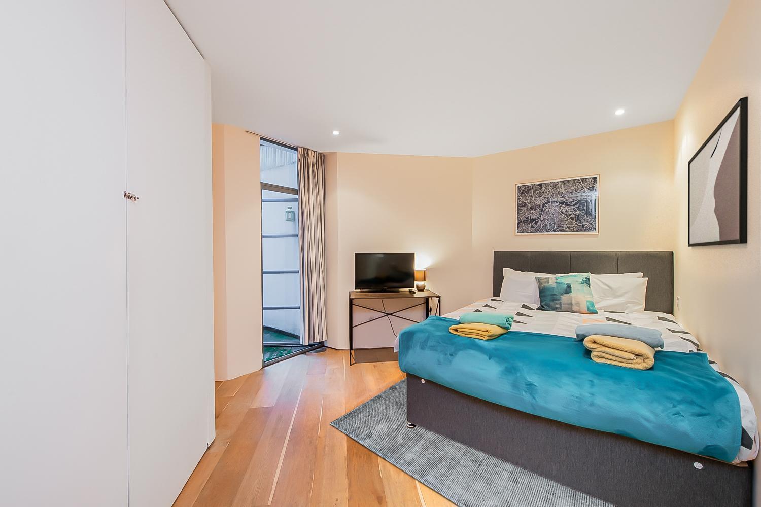 Pollen Street, Two-bedroom Flat Apartment London