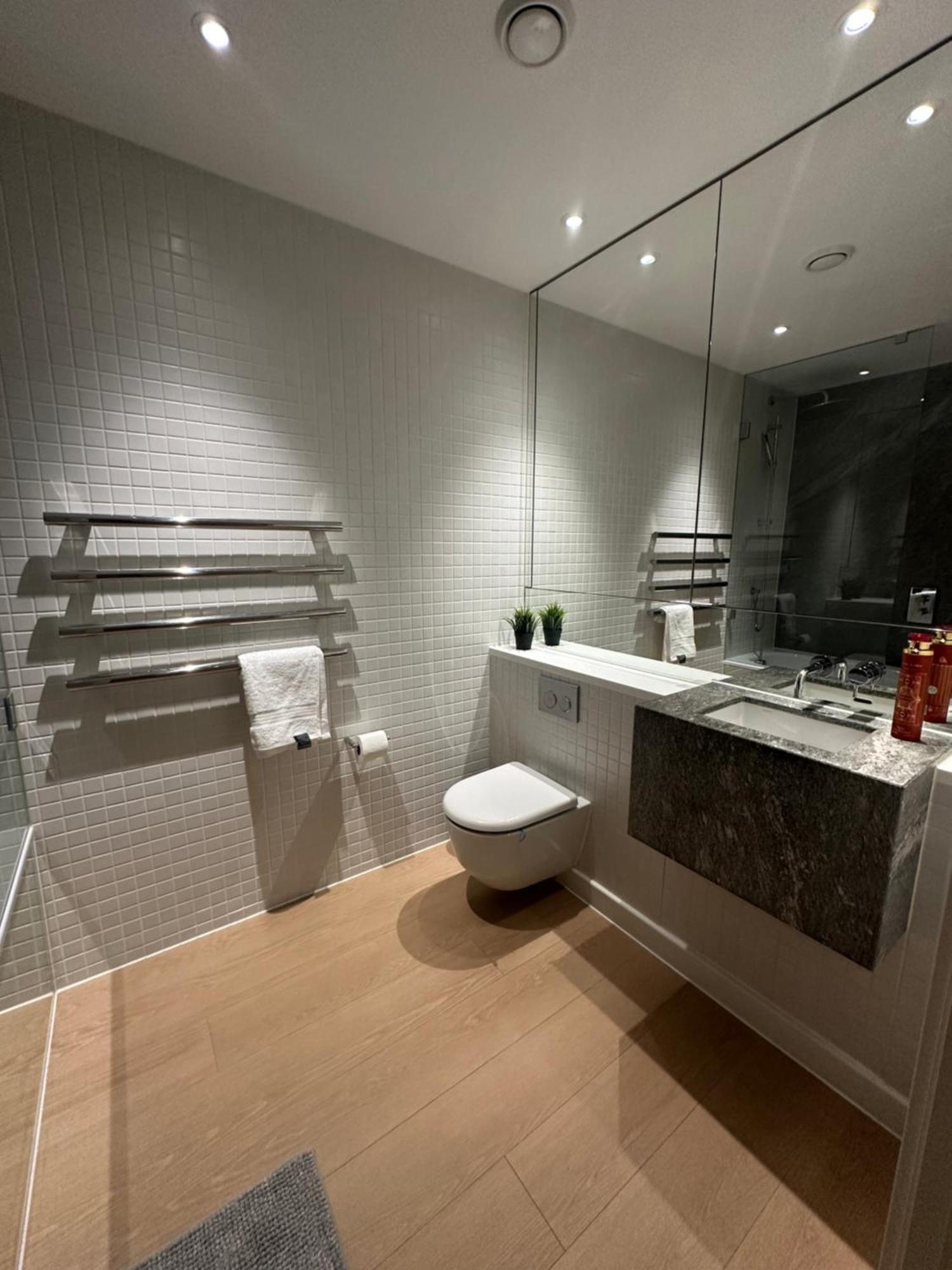 Luxury - 2 Minute Walk From The O2 Arena Apartment