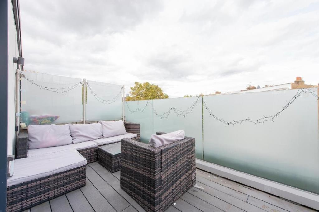 Modern Large 2 Bed Near Station *