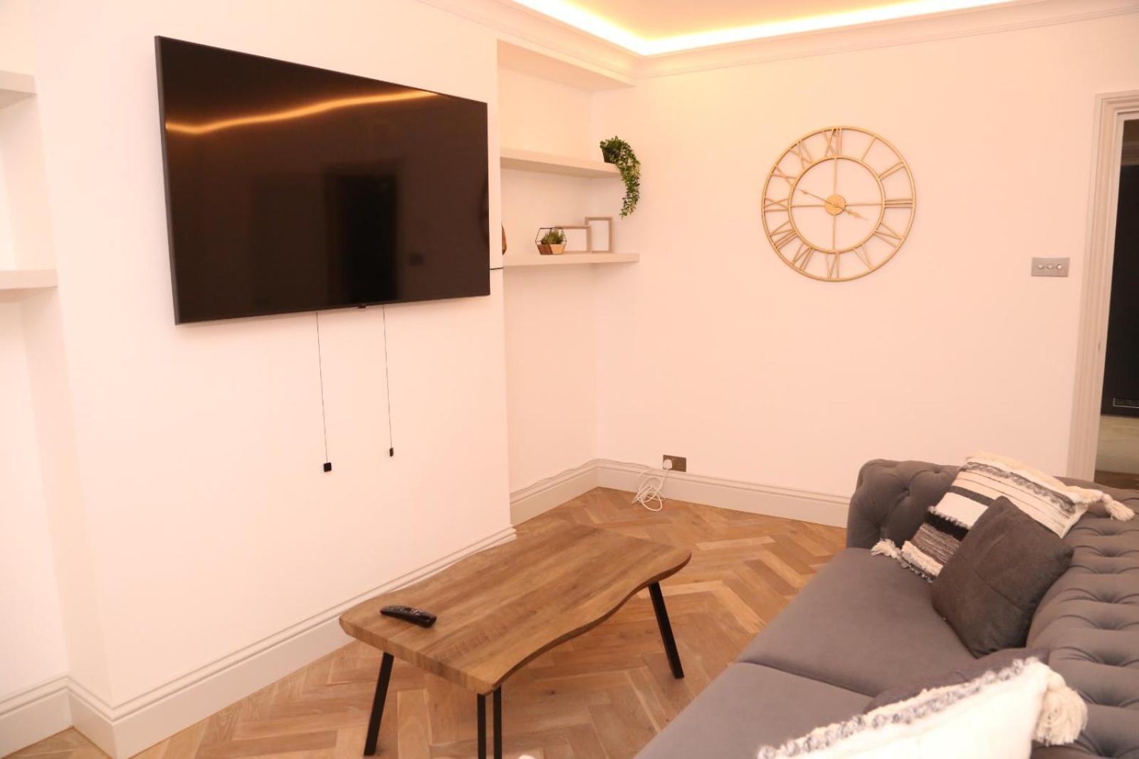 Star Edgware Road 2-bed Haven * Londen