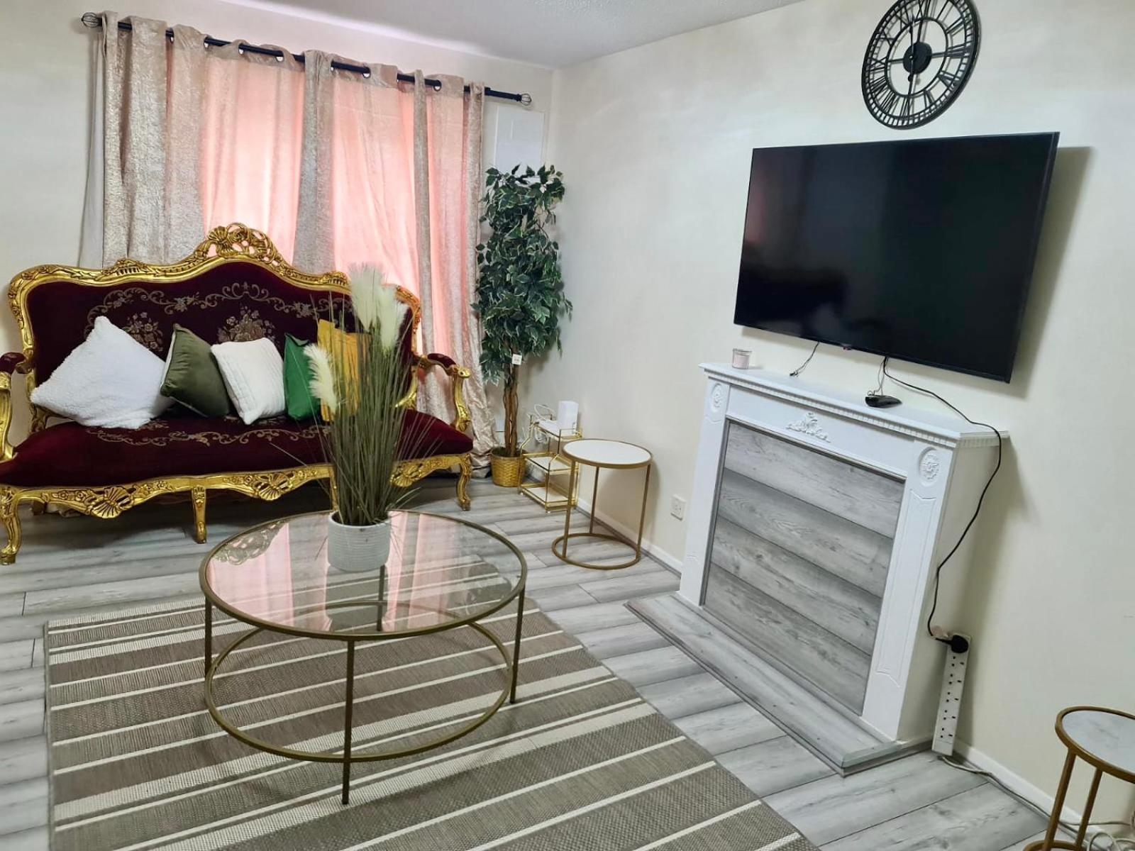 Ferienhaus - Sleeps 4 - Parking - Garden - Petfriendly