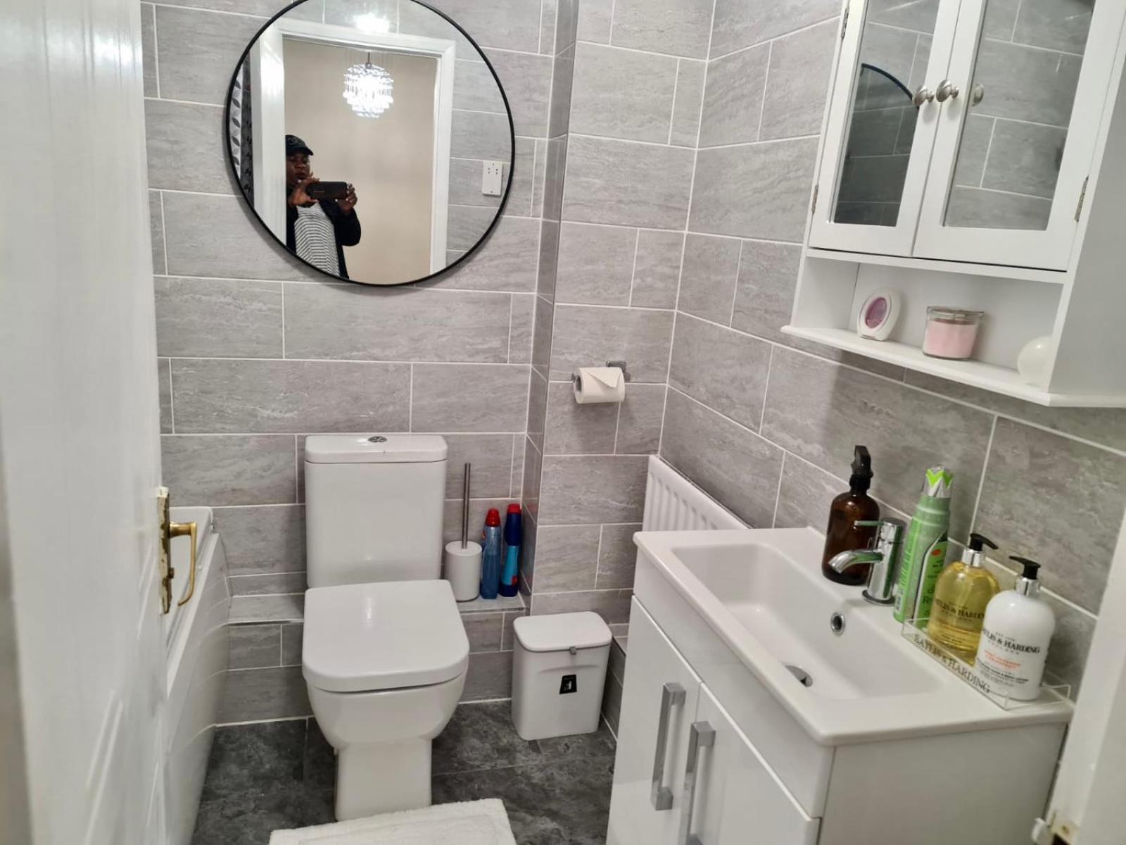 - Sleeps 4 - Parking - Garden - Petfriendly Ferienhaus London