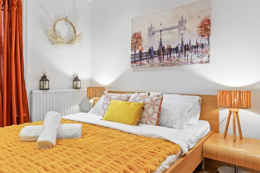 3 Bedroom Flat In Haymarket Sleeps 14 Hy1 Apartment London