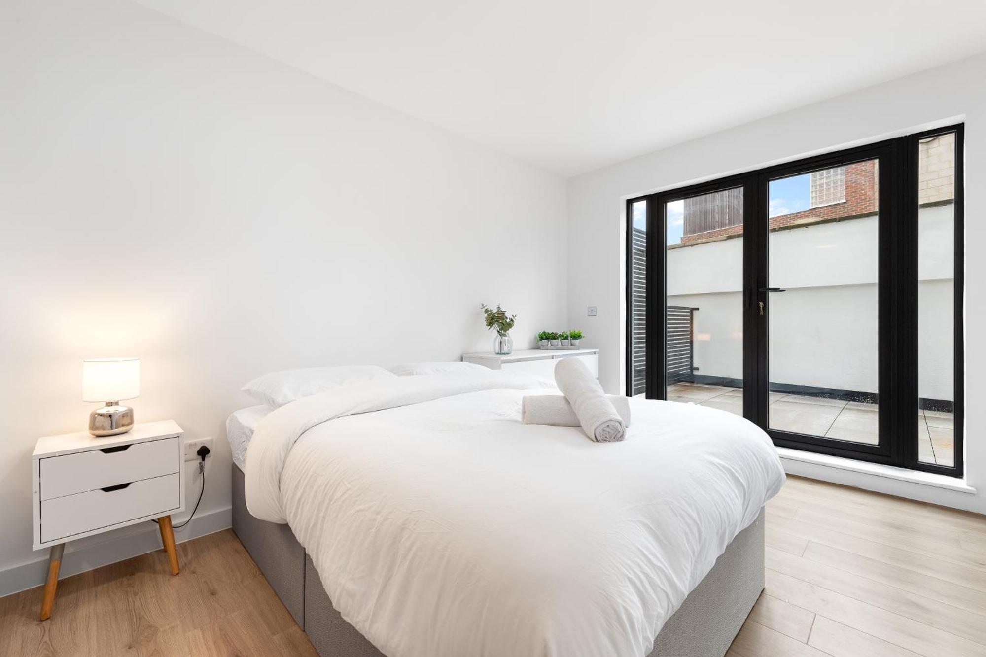 Apartment Three Bedroom In Heart Of Mr4 London