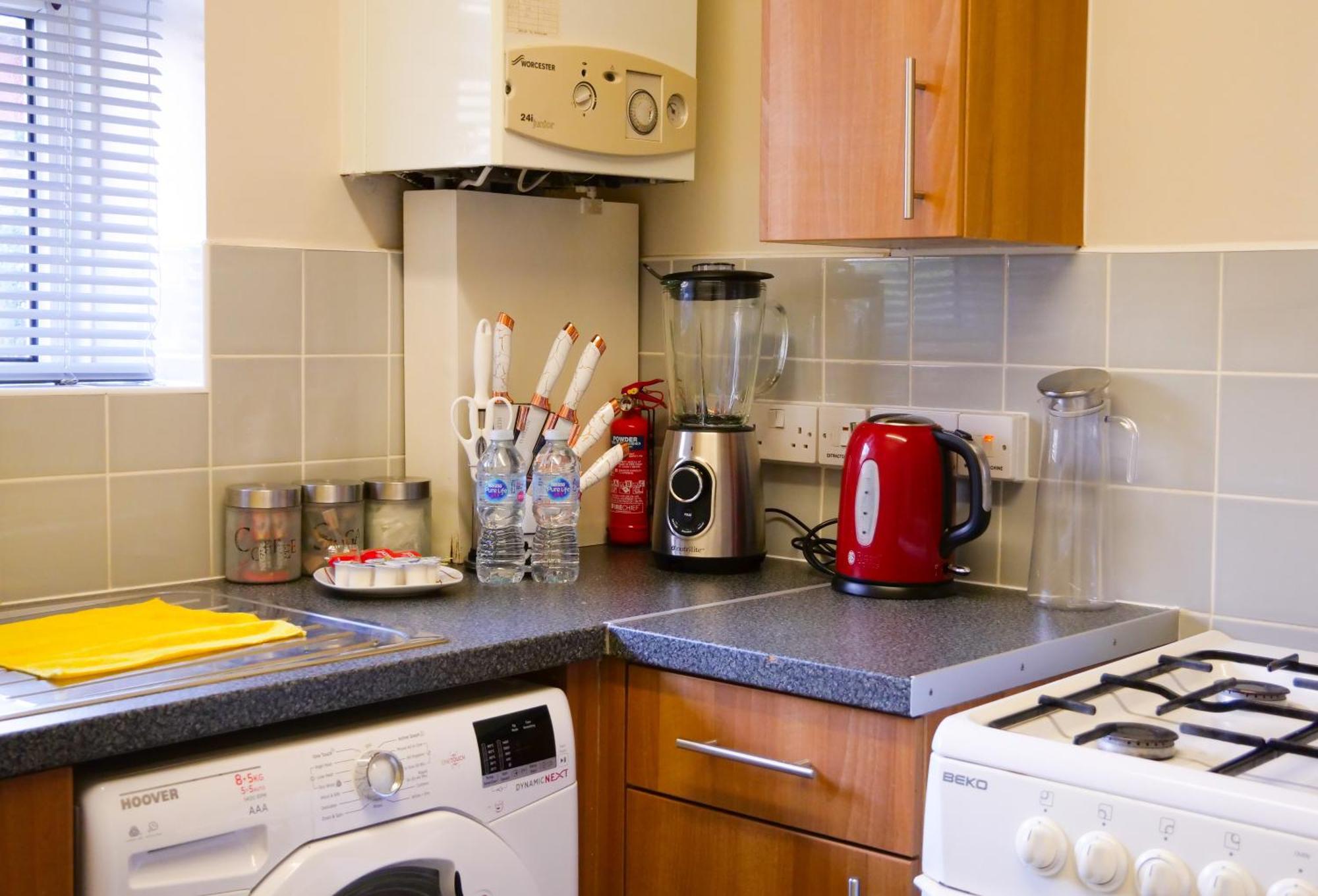 Ground Floor Flat Free Parking Apartment *