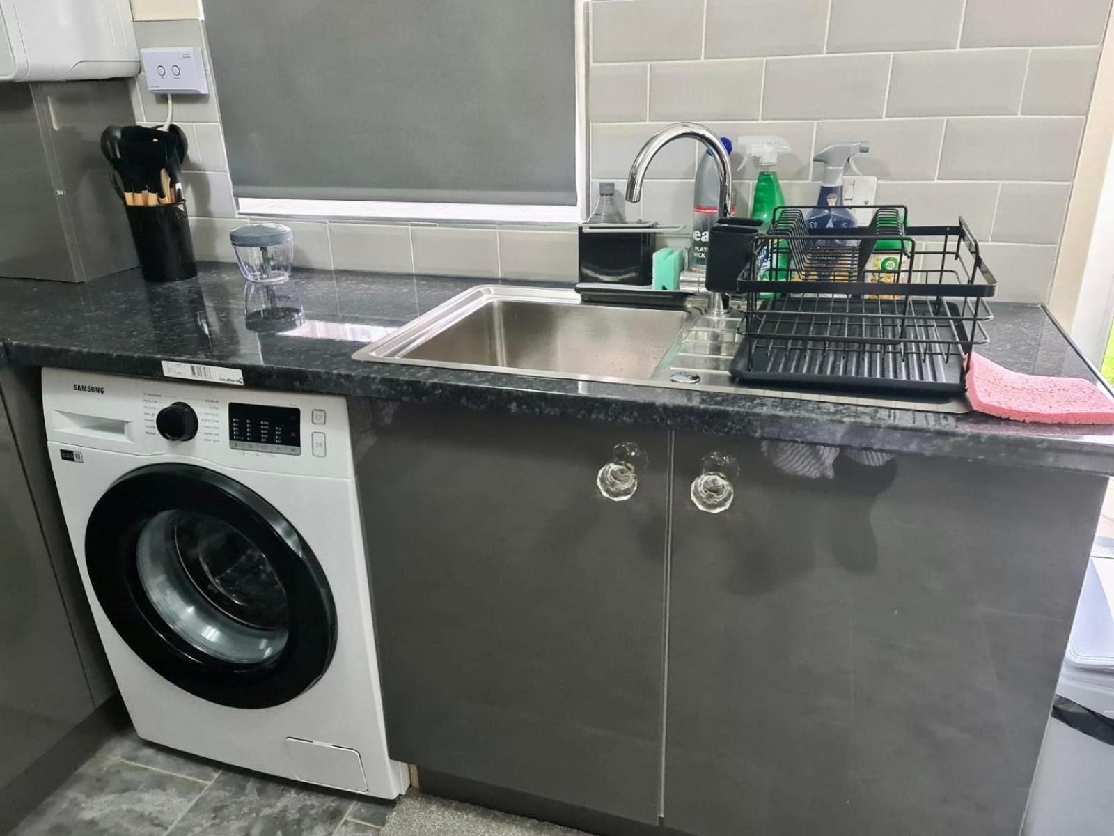 Ferienhaus - Sleeps 4 - Parking - Garden - Petfriendly London