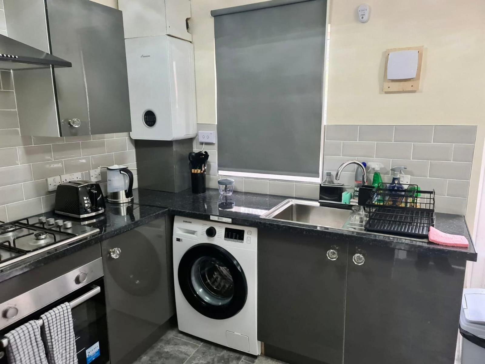 - Sleeps 4 - Parking - Garden - Petfriendly Ferienhaus