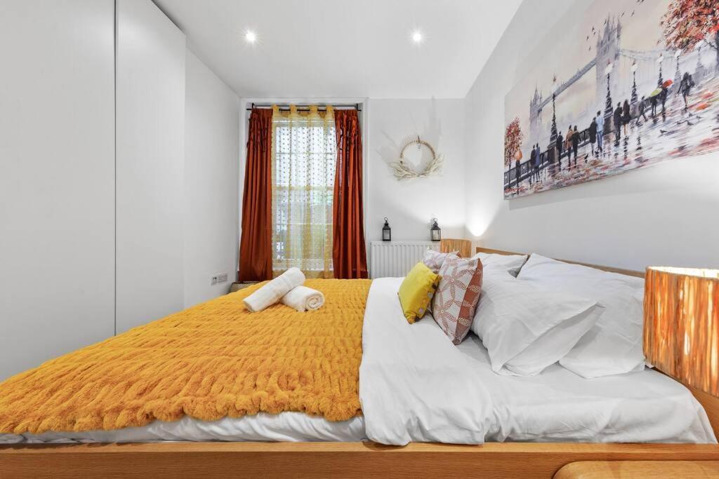 Apartment 3 Bedroom Flat In Haymarket Sleeps 14 Hy1