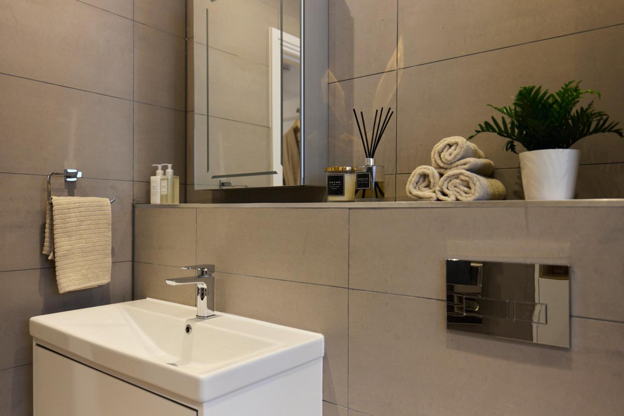 The Wembley Park Arms - Modern 2bdr Flat With Parking + Balcony Apartment
