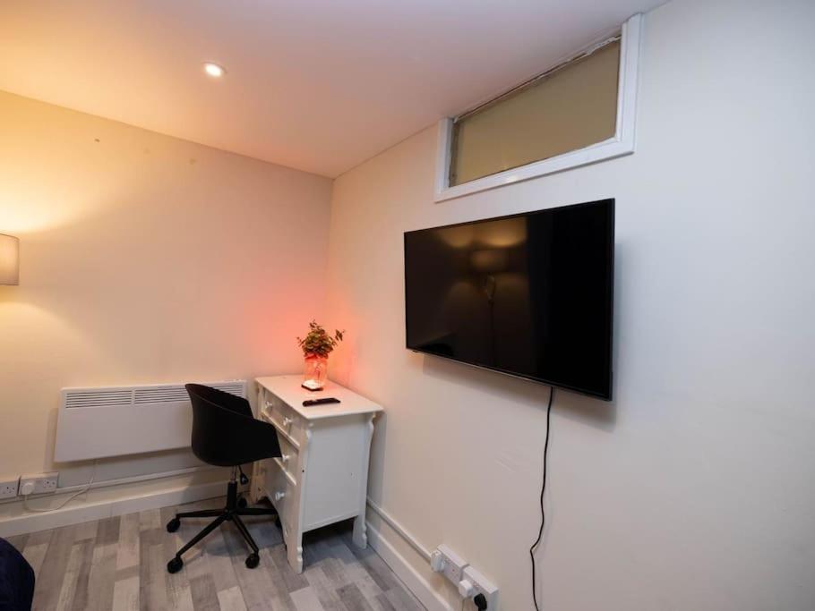 Apartment 1 Bedroom-sofabed-worktable-4-wifi-parking *