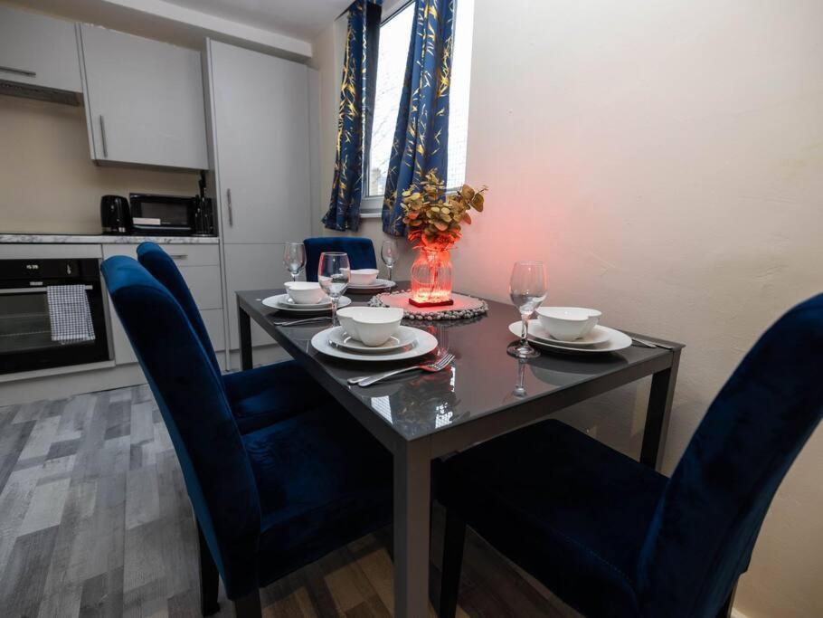 Apartment 1 Bedroom-sofabed-worktable-4-wifi-parking *