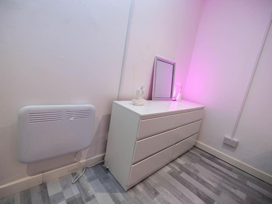 1 Bedroom-sofabed-worktable-4-wifi-parking