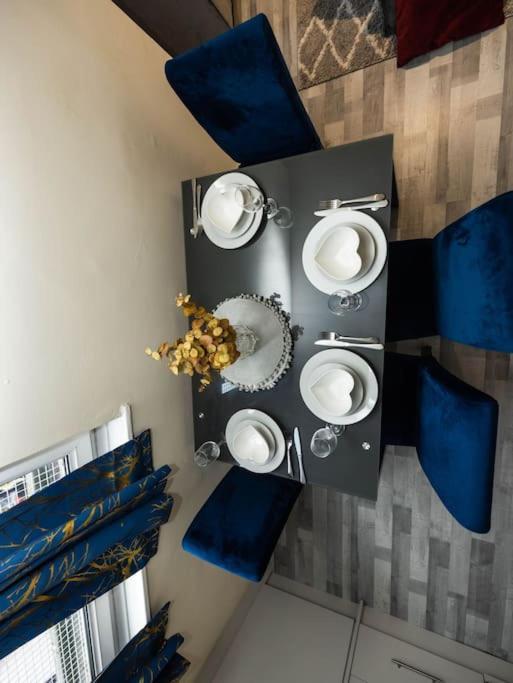 1 Bedroom-sofabed-worktable-4-wifi-parking *